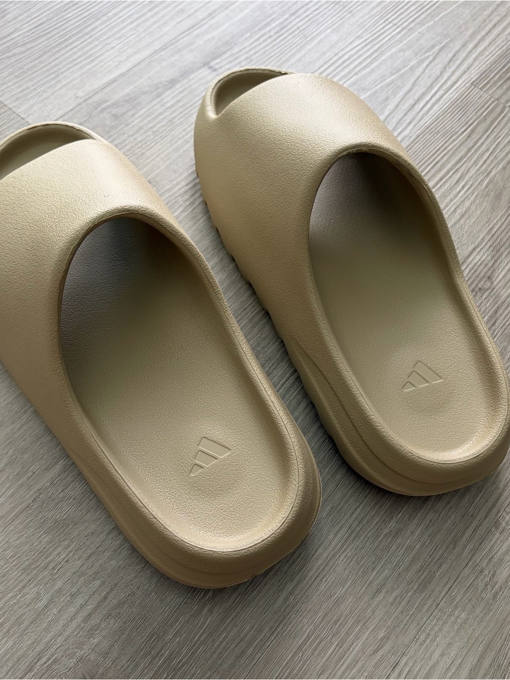 COPY - Yeezy slides in pure